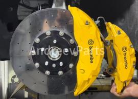 Карбон-керамические тормоза BREMBO на Land Rover Defender...