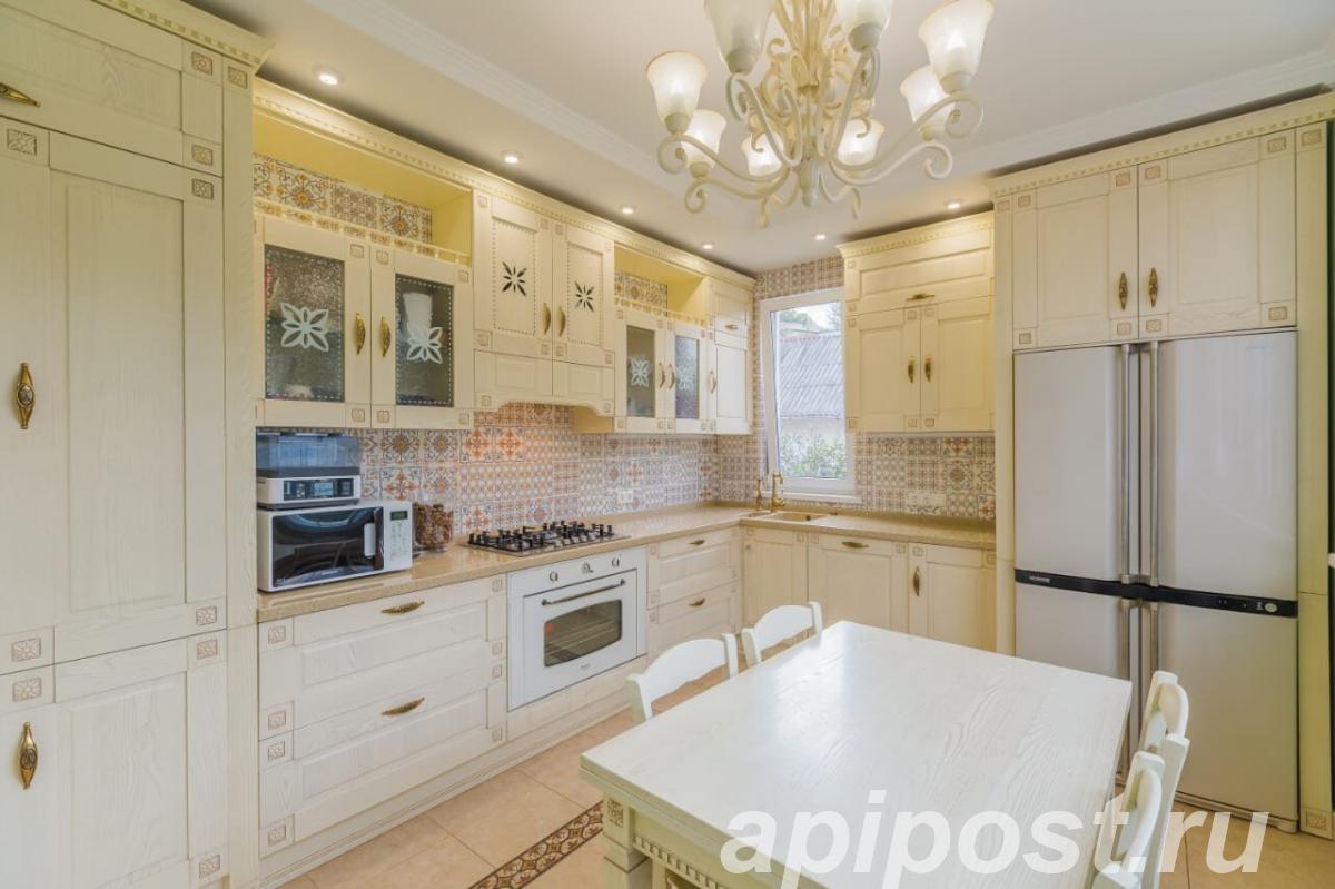 Коттедж, 450 м², на участке 7 сот.