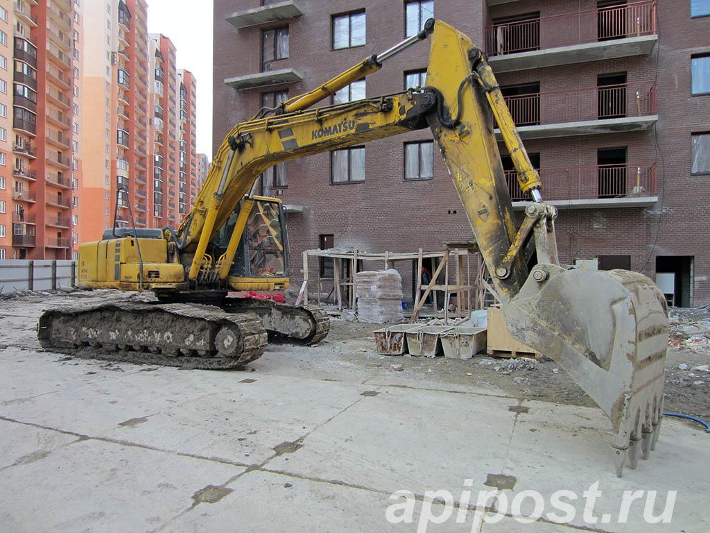 Гусеничный экскаватор KOMATSU 210